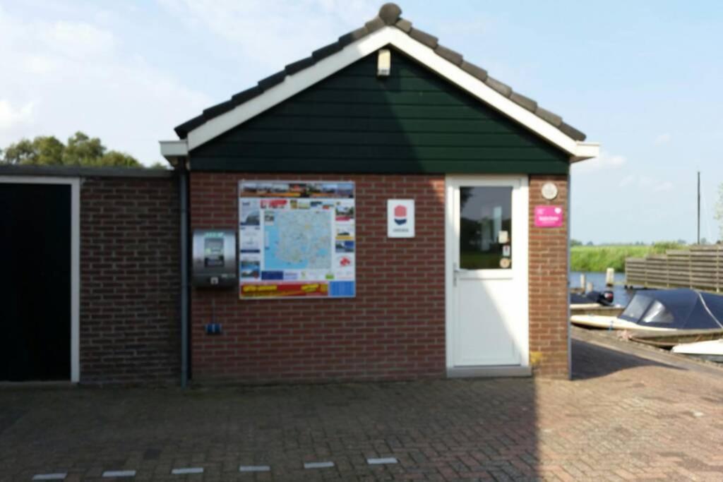 Boat Allemansfreon - Kamperen Op Het Water - Niet Om Mee Te Varen - Read Host Profile-Lees Hostprofiel Jutrijp Exterior foto